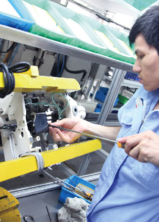 富山電腦工業縫紉機研發生產制造車間流水線